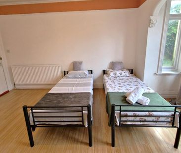 Dreamwood, Bournemouth, BH8 - Photo 1