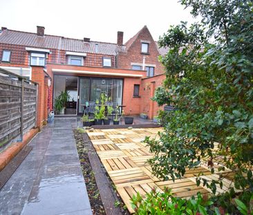 KARAKTERVOLLE WONING MET STADSTUIN - Photo 1