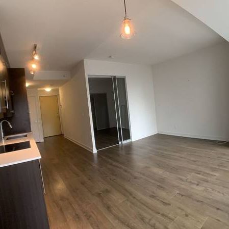 STUDIO ON RICHMOND: 1 + DEN CONDO W/PARKING & LOCKER INCL. - Photo 4