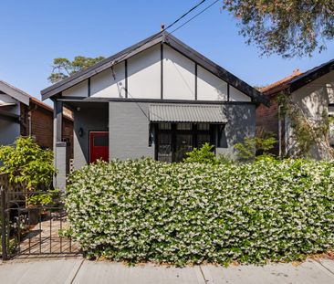 Architecturally enhanced family home with garden retreat - Photo 5