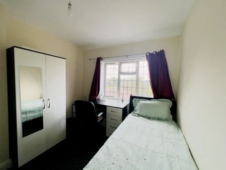 room 4 - Photo 5