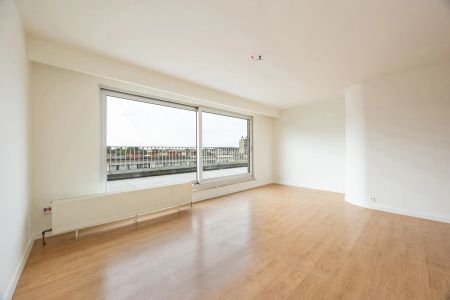 Volledig gerenoveerd appartement in een kleinschalig gebouw - Photo 3