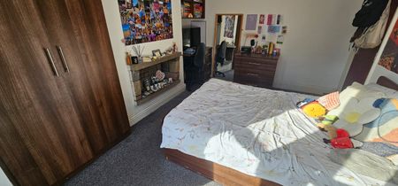 6 Bed - 14 Ashville Avenue, Hyde Park, Leeds - LS6 1LX - Student - Photo 4