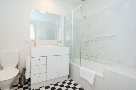 Amazing views over Albert Park - Photo 4