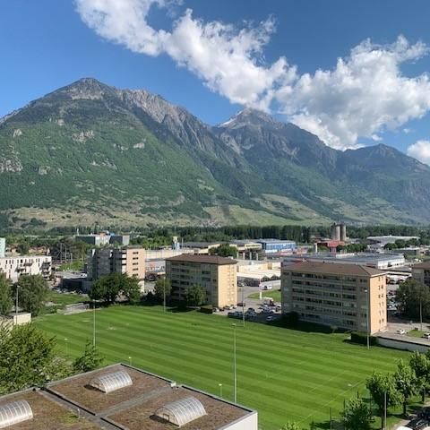 Appartement de 2 pièces partiellement rénové situé au 11ème étage avec un grand balcon. - Photo 1