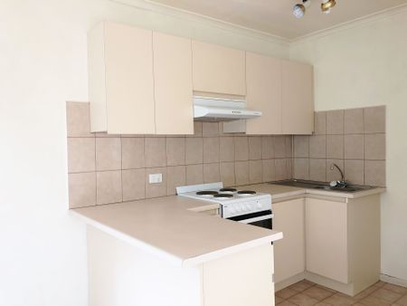 Brilliantly positioned! - Photo 2