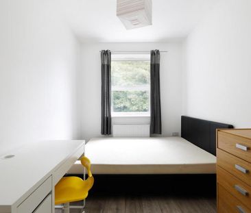 3 bedroom flat to rent - Photo 2
