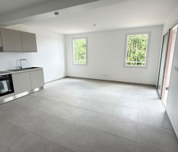 Location Appartement 3 pièces 65m² FORT DE FRANCE 97200 - Photo 3