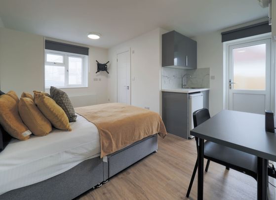 Room in a Shared House, The Meadow Way, HA3 - Photo 1