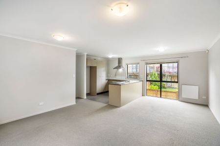 3 bedroom town house in Te Atatu - Photo 3