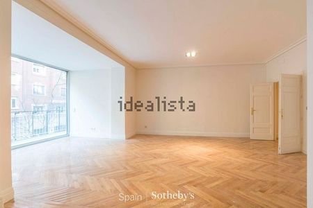 Alquiler de piso en Calle de Fortuny - Photo 2