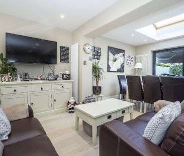 5 bedroom semi-detached house to rent - Photo 2