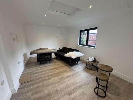 Victoria Road, Windsor, SL4 - Photo 1