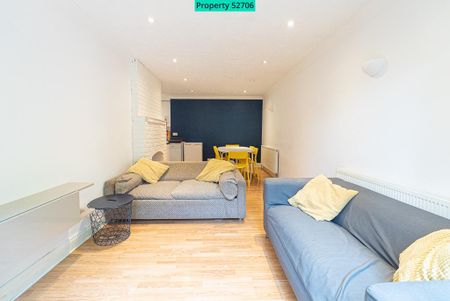 6 bedroom detached house to rent - Photo 3