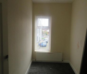 3 bedroom end of terrace house to rent - Photo 6