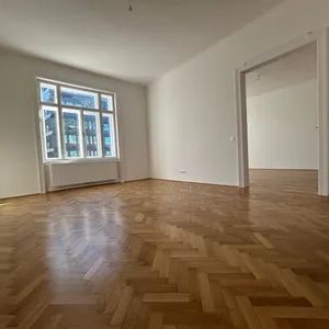 TRAUMHAFTES SANIERTES ALTBAUBÜRO NÄHE ROCHUSMARKT! - Photo 2