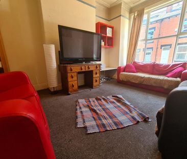 1 bedroom in a house share to rent - Photo 2