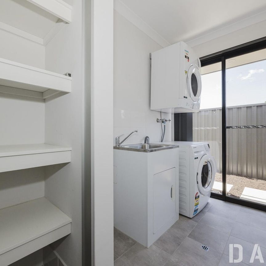 PART-FURNISHED - Modern Family Home in Prime Hillarys Location - Photo 1