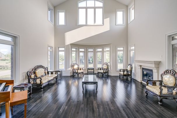 For Lease - 24 Whitewood Drive, Whitchurch-Stouffville, Ontario - Photo 1