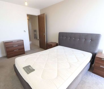 Fully Furnished Three Double Bedroom, Two Bathroom dual aspect Apar... - Photo 3