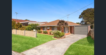 Comfortable 3-Bedroom Brick Home - Photo 4