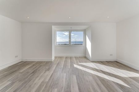 3 bedroom flat to rent - Photo 2