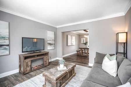 For Lease - 6 Thirty First Street Unit# UPPER, Toronto, Ontario - Photo 2