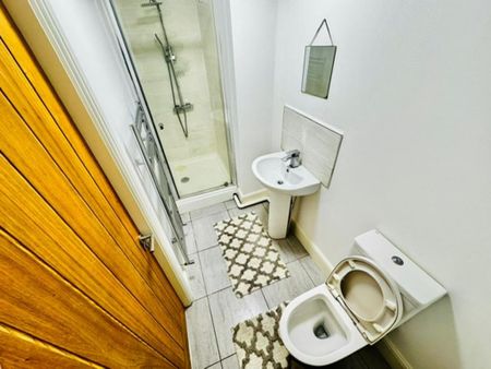 2 bedroom apartment to rent - Photo 5