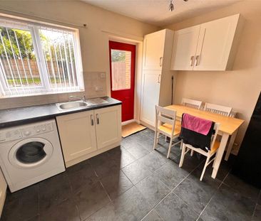 2 bedroom semi-detached house to rent - Photo 3