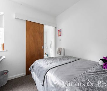 6 bedroom detached bungalow to rent - Photo 4