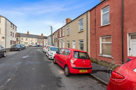 2 Bedroom House - Mid Terrace - Photo 2