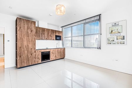 Manhattan House, Manhattan Business Park, Ealing, London, W5 - Photo 3