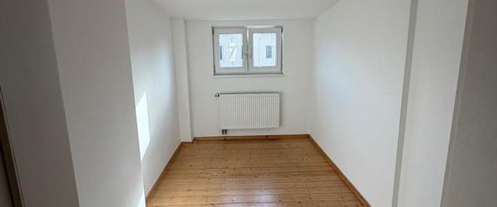 Charmante Maisonettewohnung mit Einbauküche und Tageslichtbad! - Foto 1