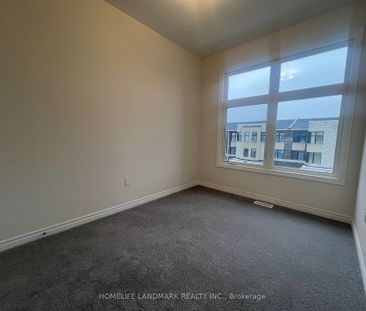 Townhouse For Lease | N8127724 - Photo 2