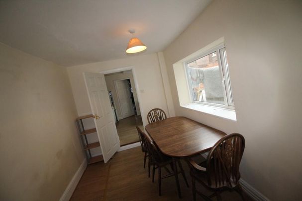 4 bedroom terraced house to rent - Photo 1