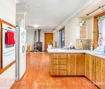 FAMILY HOME WITH LARGE BACKYARD IN EATON - Photo 5