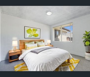 Top Floor Living! - Photo 5