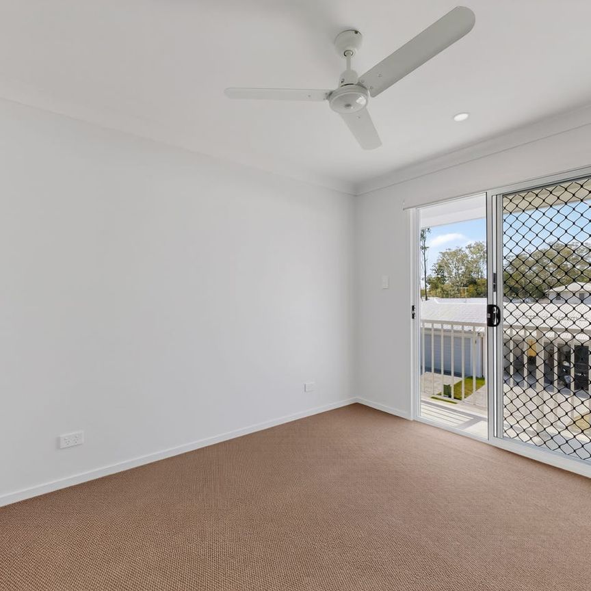 🌟 Brand-new 4-bedroom 2-level home with balcony & family room in Lawnton! Modern kitchen, spacious living, and a perfect location near train & shop - Photo 1