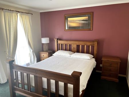 63 Renown Ave, Victor Harbor SA 5211 - House For Rent | Domain - Photo 5