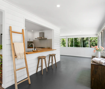 Peaceful Retreat with Lush Surroundings - Photo 2