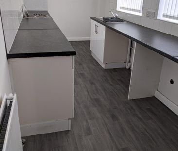 3 bedroom terraced house to rent - Photo 6