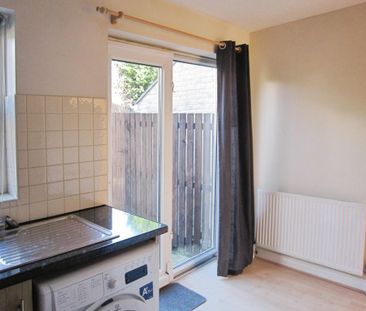 2 bedroom semi-detached house to rent - Photo 6