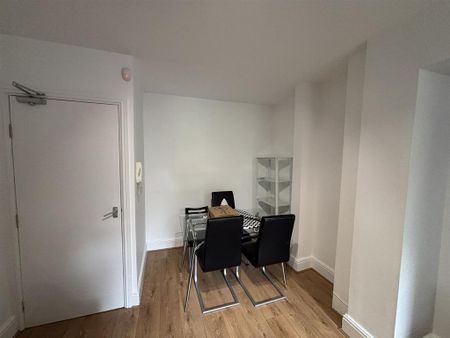 5 bedroom private hall to rent - Photo 2