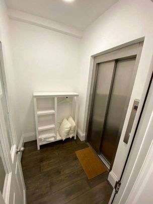 A superbly presented ground floor studio apartment in the centre of Reading. Offered fully furnished and with gated parking. - Photo 1