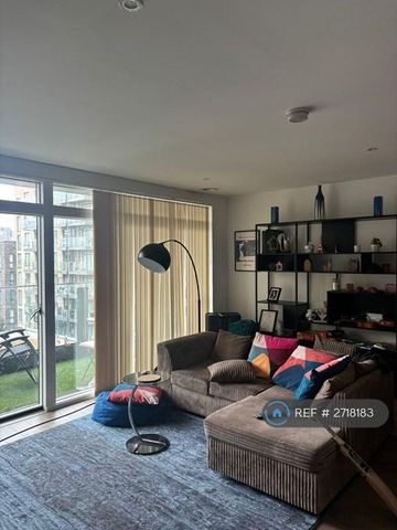 1 bedroom in a flat share to rent - Photo 2