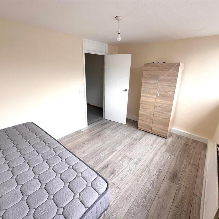 4 bedroom terraced house to rent - Photo 1