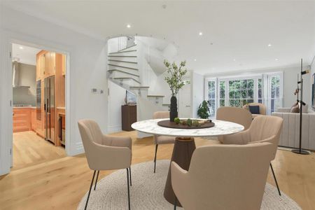 4 bedroom mews to rent - Photo 3