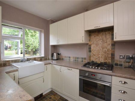 3 bedroom semi-detached house to rent - Photo 4