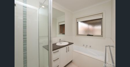 3 BEDROOM TOWNHOUSE - Photo 5