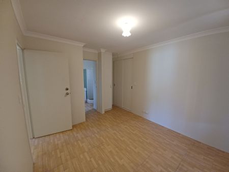 Solar Panels & Air Con - Photo 3